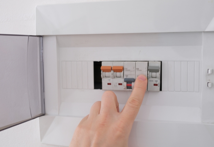 Máy giặt Samsung Inverter mất nguồn do cầu dao